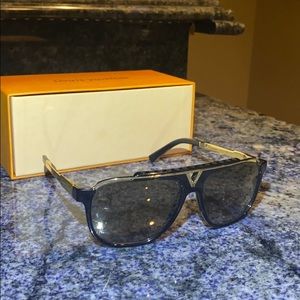 Louis Vuitton Mascot Z0963W Sunglasses